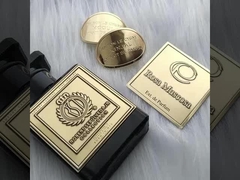 ملصق علامة عطر معدني