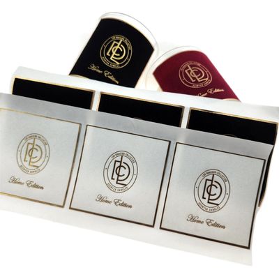 سعر جيد البيع الساخن الملصقات المخملية العطر النسائي OEM العطر الأصلي العلامة المعدنية لللصق الذاتي الانترنت