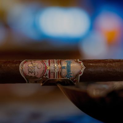 سعر جيد ملصق مخصص للسيجار للبيع الساخن، ملصق حلقي للسيجار ذهبي بالأشعة فوق البنفسجية، ملصق علامة تجارية خاصة، لاصق مقاوم للماء، طباعة ملصقات كرتونية الانترنت